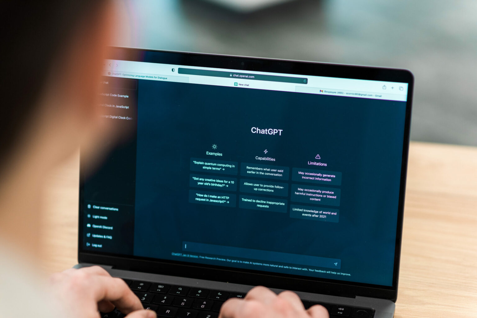 chat-ia-abierto-computadora-portatil (1)